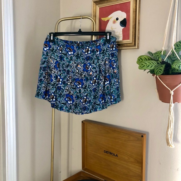 Blue Floral Express Skort size Large - Picture 2 of 4